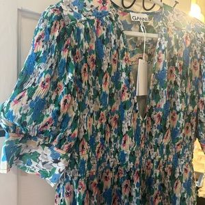 NWT FLORAL PLEATED GEORGETTE MIDI DRESS